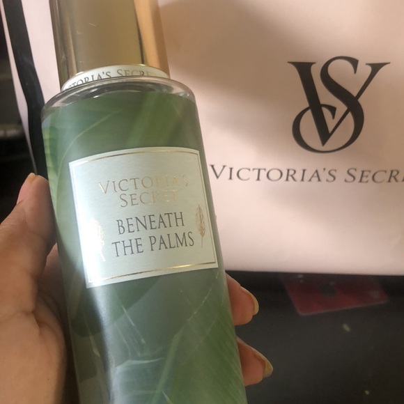 Victoria's Secret Beneath the palm - Picture 2 of 8